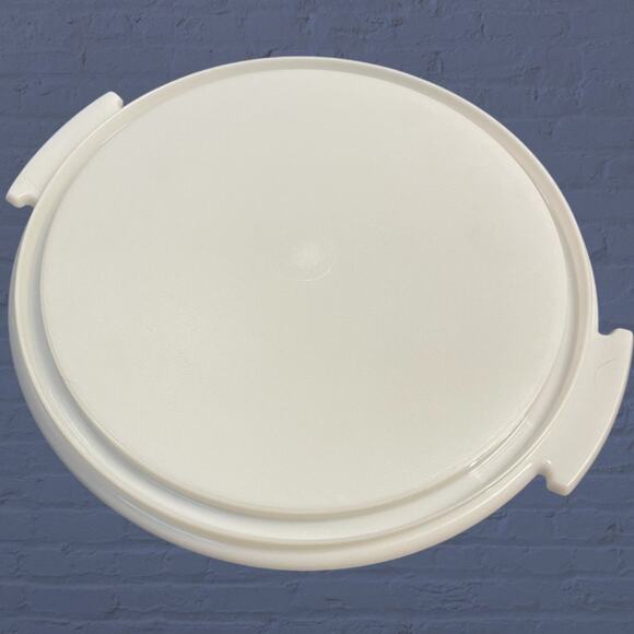 Tupperware Cake Pie Carrier Replacement Base Only 684 Round Vintage White USA - Picture 5 of 5